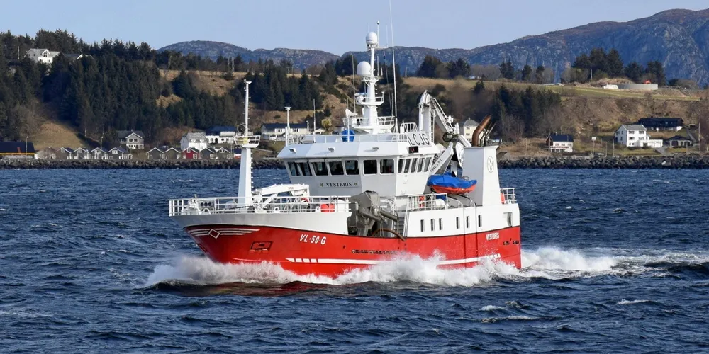 «Vestbris» var i skrivende stund på vei til Lofoten for å levere 250 tonn sild fra Kvænangen.