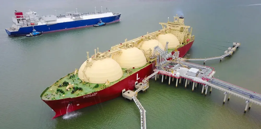At 30 years old, the 127,125-cbm Moss-type LNG carrier YK Sovereign (built 1994) has reached the end of its life.