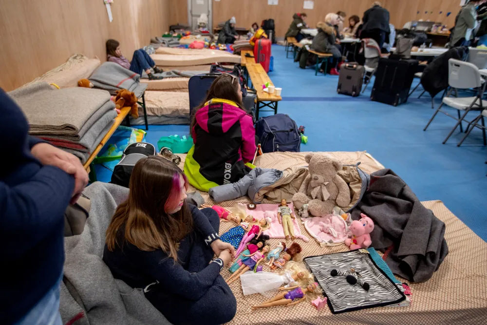 Mange ukrainske flyktninger registrerer seg for norsk politi på Nasjonalt mottakssenter i Råde, der UDI og flere andre aktører prøver å ta unna for de mange ankomstene i fjor vår.