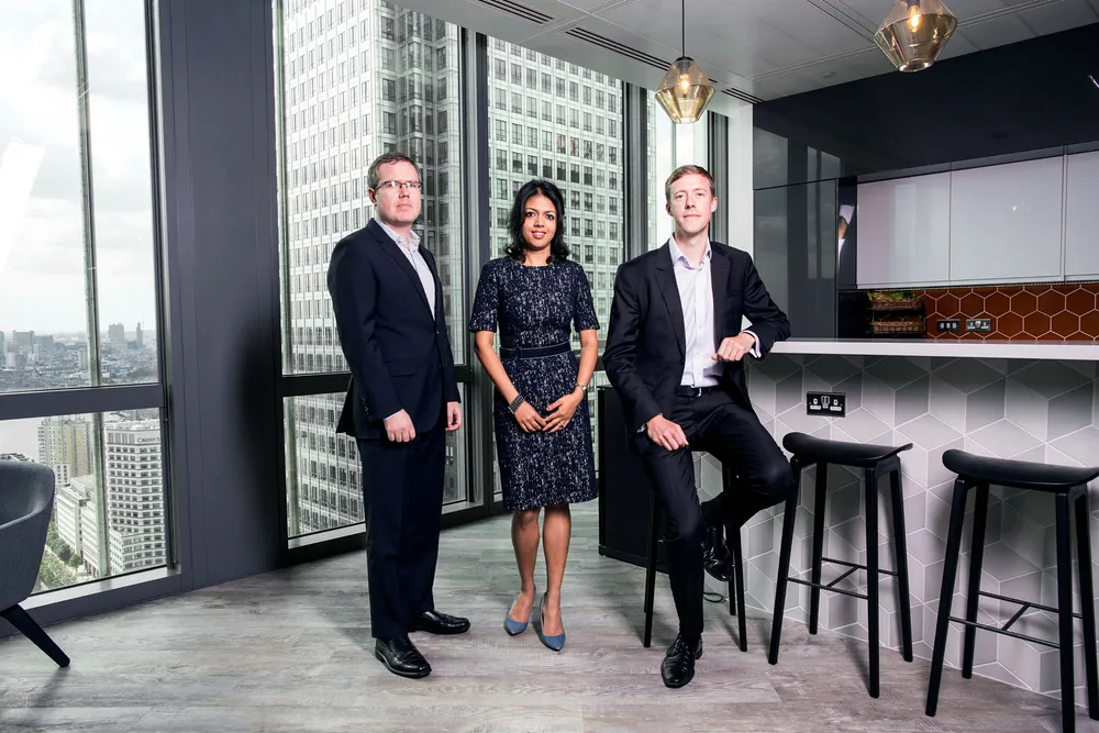 Amrita Sen og Fredrik Fosse (til venstre) driver analyseselskapet Energy Aspects i London sammen med Richard Mallinson og omsatte for nærmere 100 millioner kroner i fjor. Resultatet før skatt ble 30 millioner kroner. Foto: Jeff Gilbert