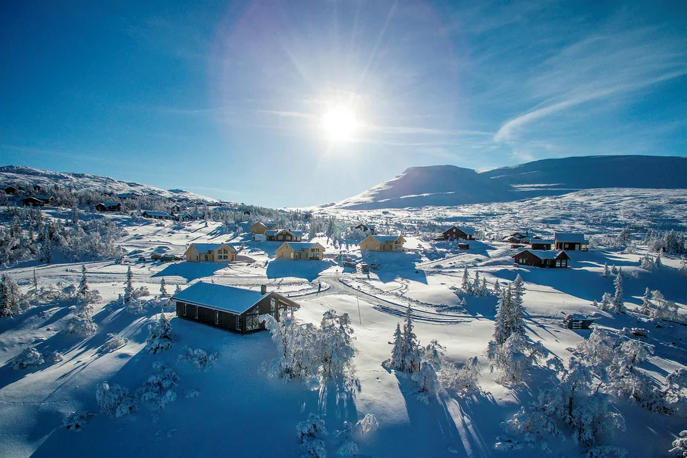 Hytteområdet Høgevarde i Flå i Hallingdal kunne i fjor skilte med høyeste pris for en typisk fjellhytte med 3,25 millioner kroner. Hytta i forgrunnen på 111 kvadratmeter er til salgs med en prisantydning på 4,29 millioner kroner. Foto: Hans Christian Gulsvik