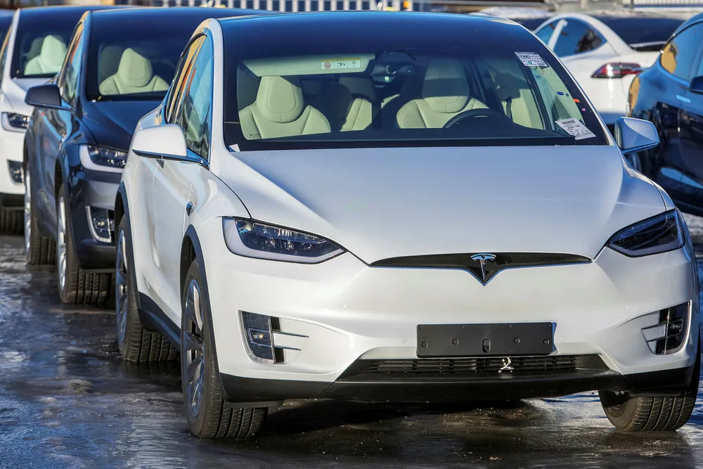 Det er på tide å starte nedtrappingen av momsfritaket for Tesla X og andre elbiler.