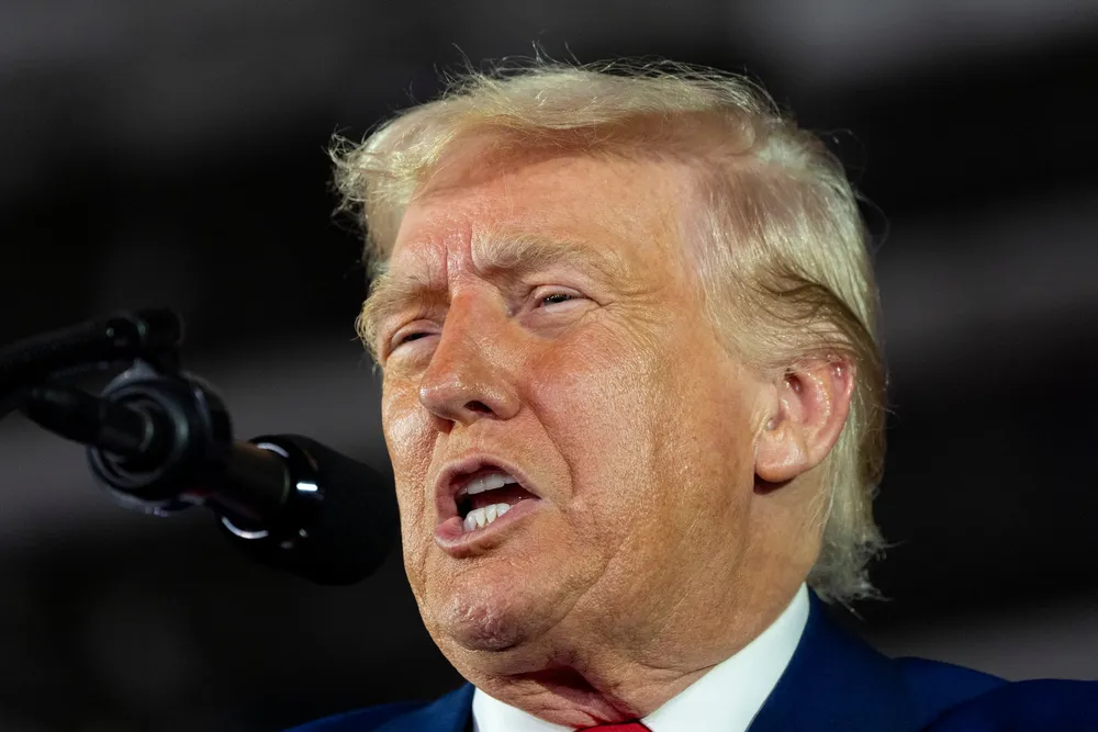 Handelskrig kan endre verdens handelsmønstre. Markedene må peke retning for omstillingene, ifølge Ragnhild Schreiner. Avbildet er USAs president Donald Trump.