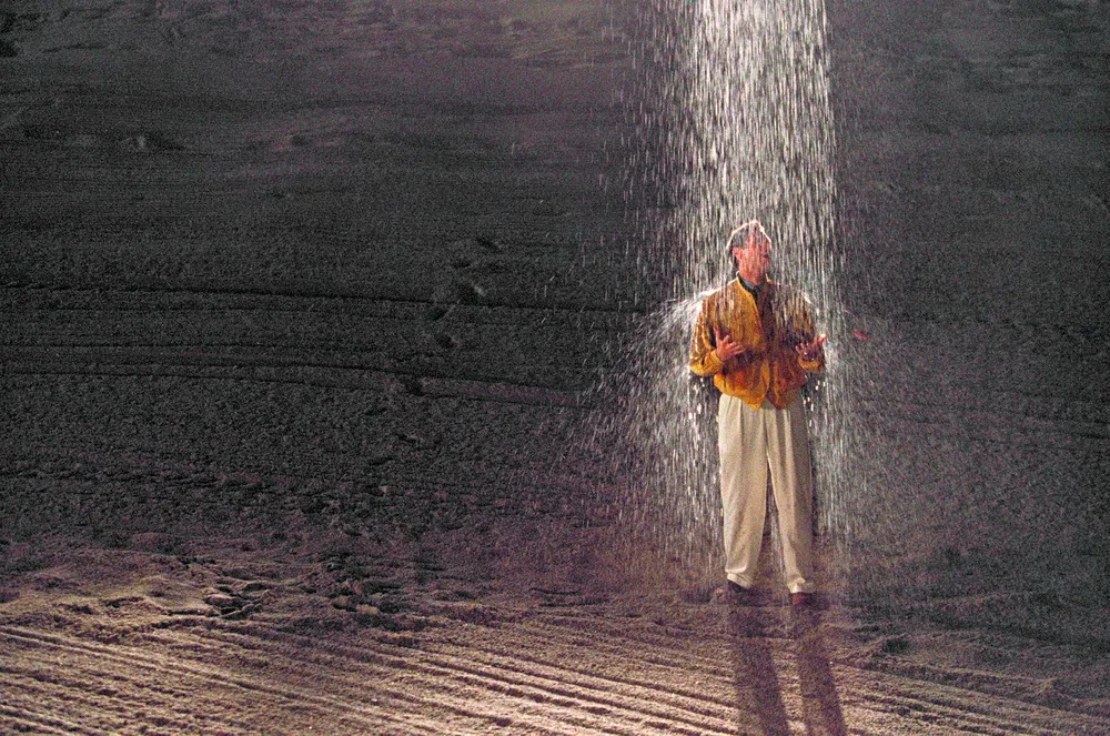 I filmen «The Truman Show» er Truman, spilt av Jim Carrey, uvitende om at han er hovedperson i et realityshow. Han lever hele sitt liv i en landsbyboble bygget i et studio i Hollywood. Det er herlig enkelt inne i sånne bobler. Å forstå verden utenfor krever kunnskap om forhold vi ikke kan noe om.