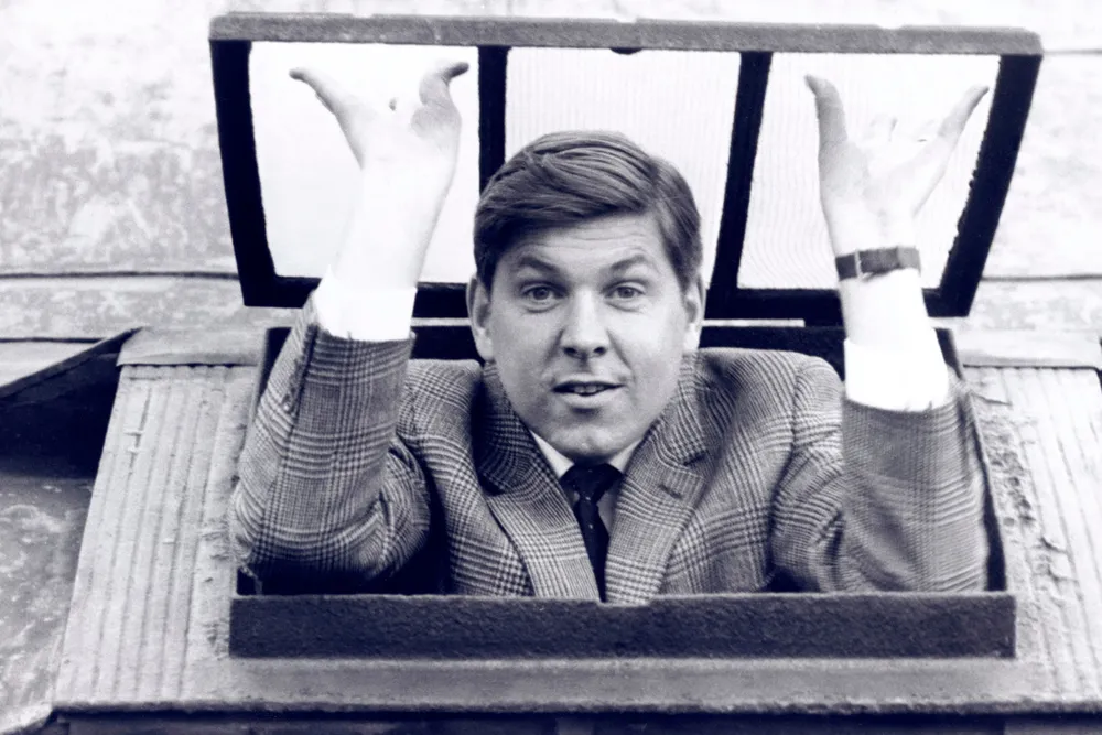 Harald Tusberg (1935–2023) under innspillingen av «Smil til det skjulte kamera» i 1967.
