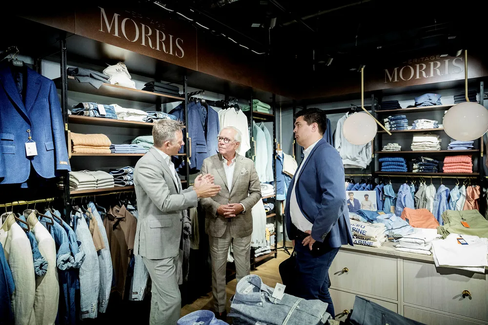 Dag Teigland (t.v), daglig leder i Holta Invest, Jan Alsén (midten), grunnlegger av merkevaren «Morris Stockholm», og Reidar M-K Tveiten, investment manager i Holta Invest. Foto: Johnny Vaet Nordskog