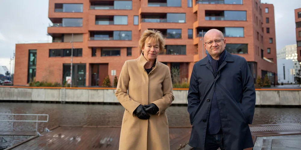 Anne Hvistendahl, leder for sjømatavdelingen i DNB, her sammen med seniorrådgiver Dag Sletmo, tror grønn finansiering kommer til å få enda mer oppmerksomhet i årene fremover.