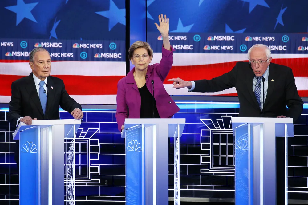 Tidligere borgermester i New York, Michael Bloomberg, sto stille og tok imot en del harde karakteristikker av ham fra blant andre senator Elizabeth Warren i Las Vegas, i hans første debatt for Demokratene
