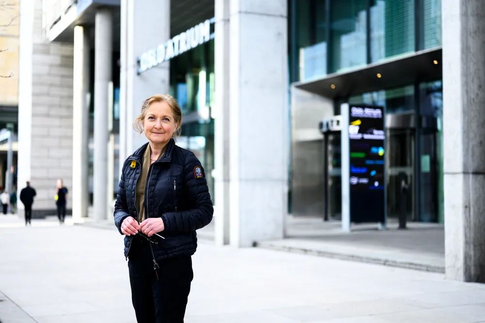 EY permitterte 28 ansatte i løpet av 2020, samtidig som selskapet endte året med rekordomsetning. Administrerende direktør Christin Bøsterud opplyser nå at de vil betale tilbake støtten de har fått fra det offentlige gjennom permitteringsordningen.