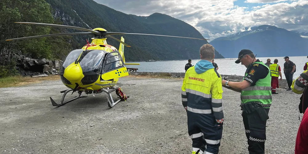 Det var ved Ovråneset i Stranda kommune at ulykken skjedde forrige fredag. Politi og redning var raskt til stede.