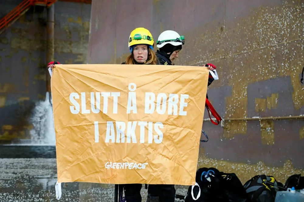 Court defeat: earlier Greenpeace demonstration on drilling rig West Hercules