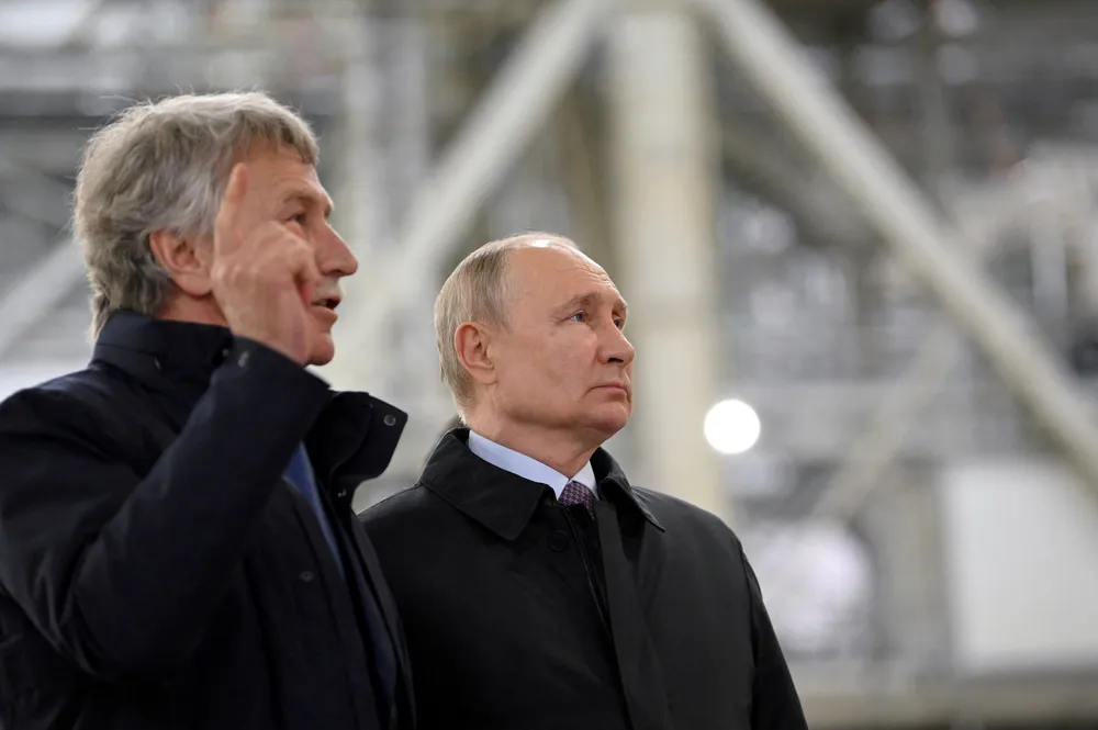 Novatek executive chairman Leonid Mikhelson (left) and Russian President Vladimir Putin, pictured during visit last year to the offshore contruction yard at Belokamenka, where the Arctic LNG 2 trains were assembled.