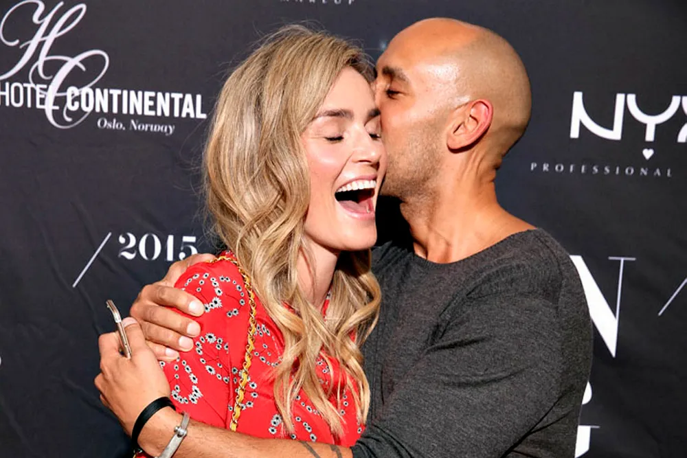 Camilla Pihl og Peter Peters har vært forlovet i ti år og bygget opp selskapet Friendly Entertainment sammen. Her er de på Vixen Awards i 2015.