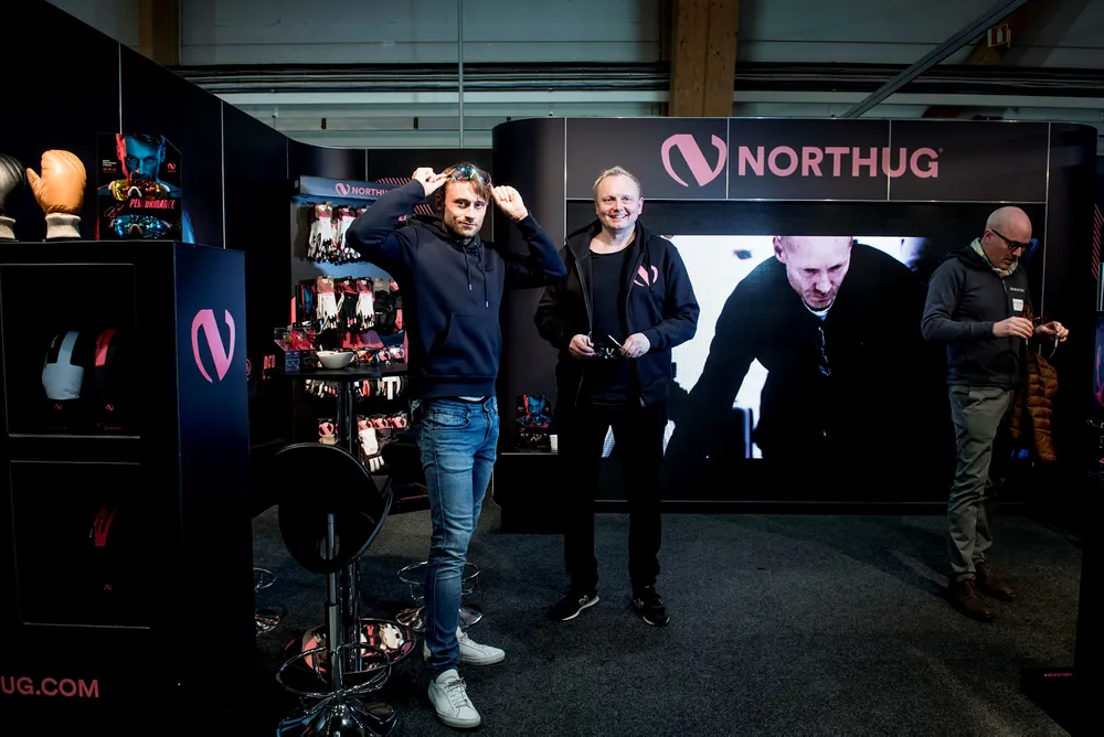 Petter Northug lanserer egen kolleksjon. Mannen bak er Jon Inge Gullikstad (midten), som også står bak produktene til Vegard Ulvang, Therese Johaug og Kygo.