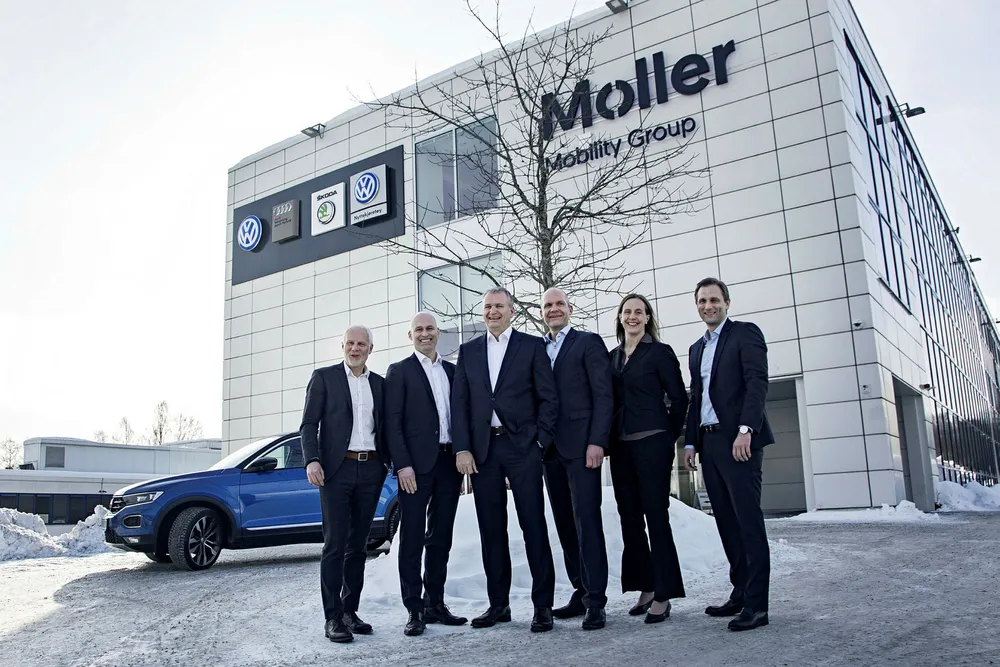 Med et resultat før skatt på godt over milliarden, har ledelsen i Møller Mobility Group god grunn til å smile. Fra venstre kommunikasjonsdirektør Paul Hegna, bilfinansieringssjef Vidar Eriksen, konsernsjef Terje Male, importsjef Ulf Tore Hekneby, finansdirektør Anna Nord Bjercke og forhandlersjef Petter Hellman. Foto: Embret Sæter