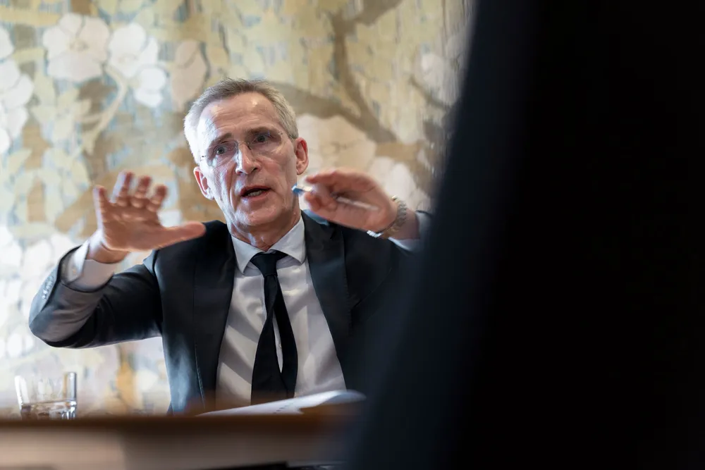 Finansminister Jens Stoltenberg (Ap) forsikrer at økt pengestøtte til Ukraina ikke skal få konsekvenser for aktiviteten i norsk økonomi. Men hva så?