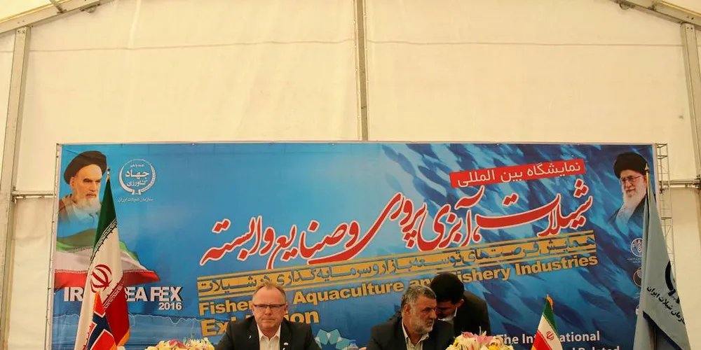 MAGEPLASK: Fiskeriminister Per Sandberg besøkte høsten 2016 Iran. Sammen med iranske myndigheter ble planene om å starte eksport av fisk og teknologi til landet lagt. Nå er det bråstopp.Foto: Jørn Mikael Hagen