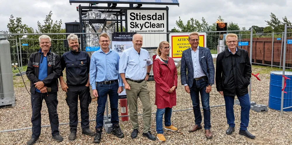 Left to right: Torben Bilstrup, SmedTek, Jan Bilstrup, SmedTek, Peter Nickelsen, CEO, Stiesdal Fuel Technologies, Henrik Stiesdal, CEO, Stiesdal A/S, Kathrine Olldag, MP, Asgar Christsen, MEP, Peter Sorensen mayor, Horsens Kommune.