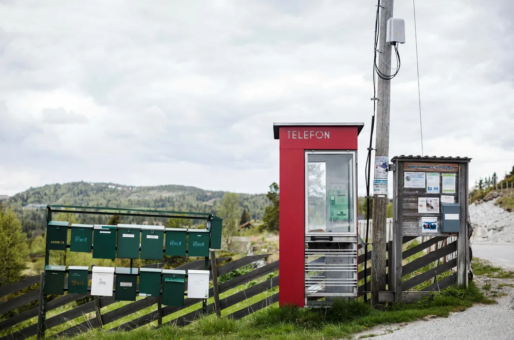 Avis i postkassen på lørdager vil snart være historie mange steder, akkurat som telefonkiosker. Foto: Per Thrana