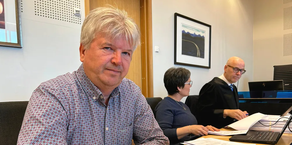 «Arctic Opilio»-reder Bengt Are Korneliussen, med konen Signe og advokat Hallvard Østgård, i rettssaken mot tidligere kompanjong Noralv Matre og hans selskap.