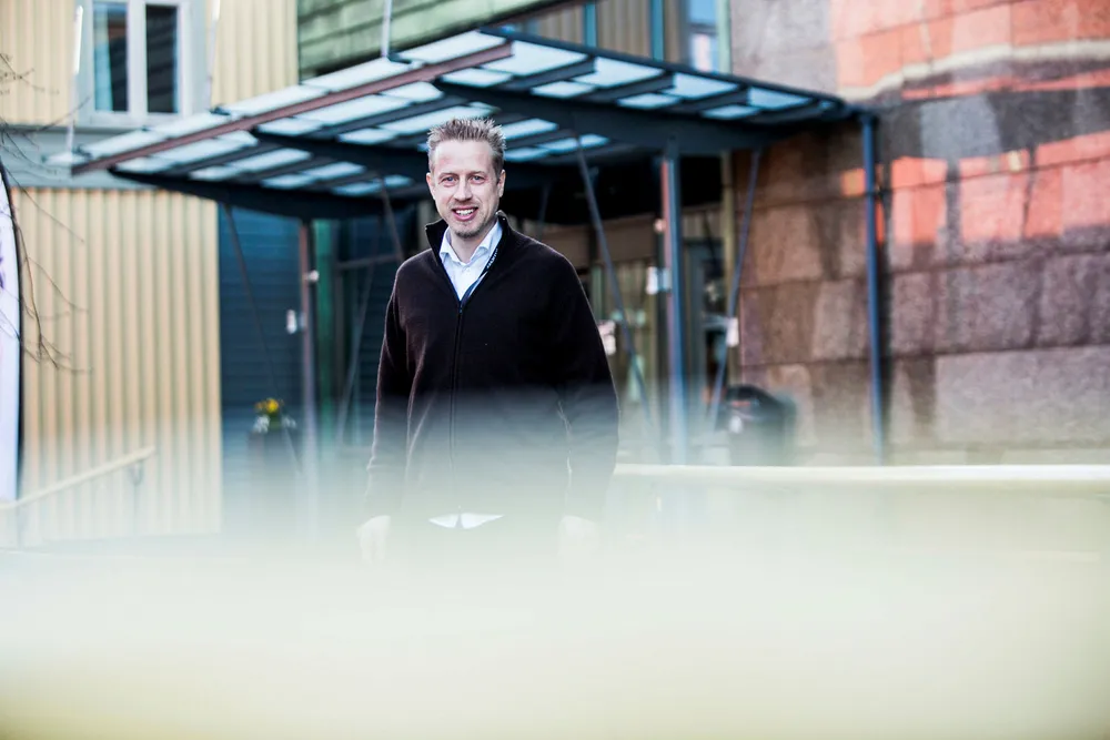 Ansvarlig redaktør Kristoffer Egeberg i Faktisk.no har ikke betenkeligheter med kontrakten som Faktisk.no har inngått med Facebook, men er kjent med at noen svenske medier har vært skeptiske.