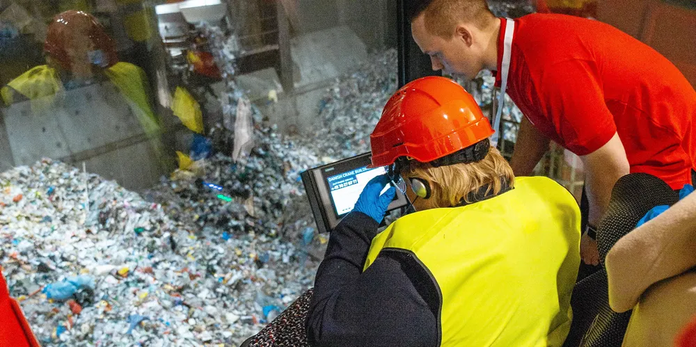 Erna Solberg foreslo i sitt siste budsjett å innføre avgift på avfallsforbrenning. Forrige gang sa Ap og Sp nei. Nå har regjeringspartiene gjort helomvending. Det skuffer sjefen i Norsk Fjernvarme.