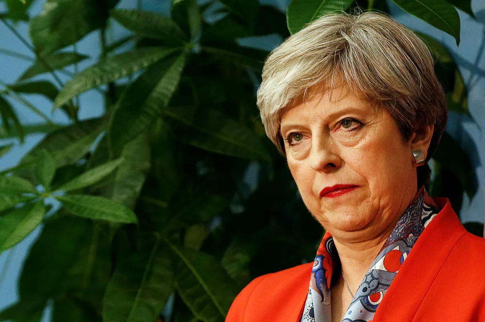 Storbritannias statsminister Theresa May skrev ut nyvalg for å sikre seg et sterkere mandag i forkant av brexit-forhandlingene med EU. Nå viser seg at resultatet ser ut til å bli det motsatte. Foto: Alastair Grant, AP Photo/Scanpix