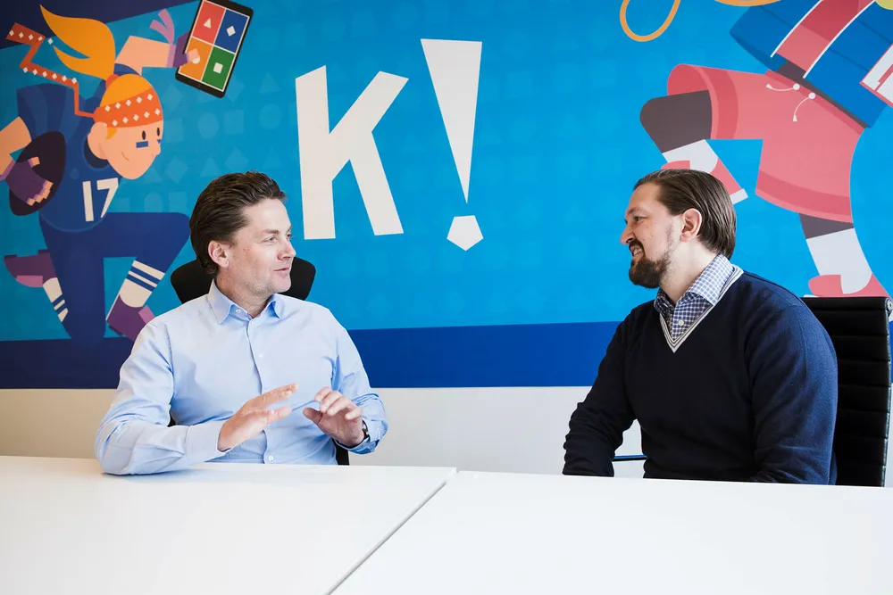 Styreleder Eilert Hanoa og administrerende direktør Åsmund Furuseth snakker om hvordan Kahoot bli et lønnsomt selskap. Planen er at forrige emisjon skal bli den siste før de når dette målet. Foto: Sebastian S. Bjerkvik