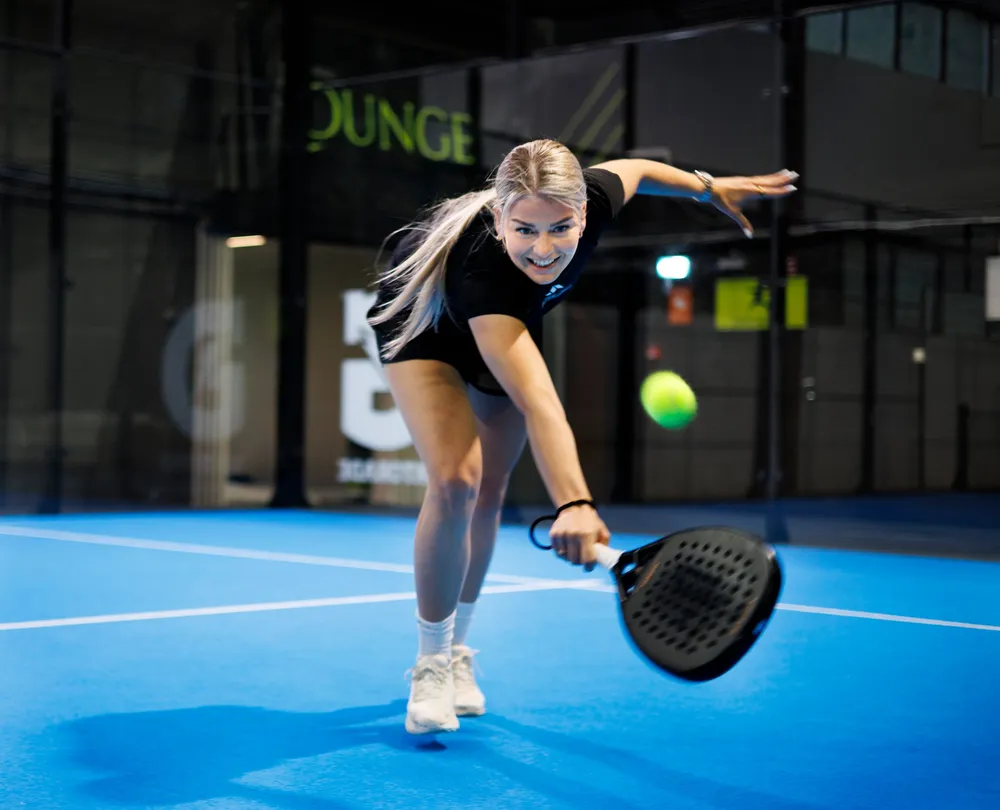 Benedicte Maaseide har fått god øye-hånd koordinasjon fra sandvolleyball, som sin far Bjørn Maaseide. Hun er leder for strategisk utvikling og vekst i Inter Padel.