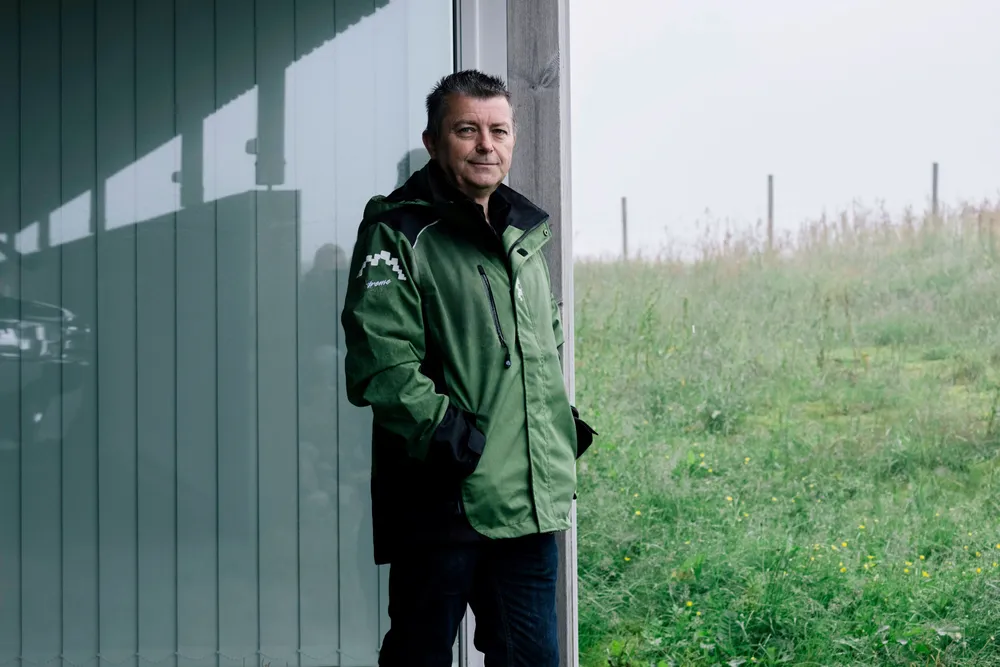 Lars Helge Helvig har tjent seg rik på vindmøller og investerer nå i andre prosjekter med en klar klimaprofil gjennom selskapet Valinor. Verdien på aksjene i elbil-ladeselskapet Zaptec har doblet seg i verdi siden børsnoteringen i oktober.