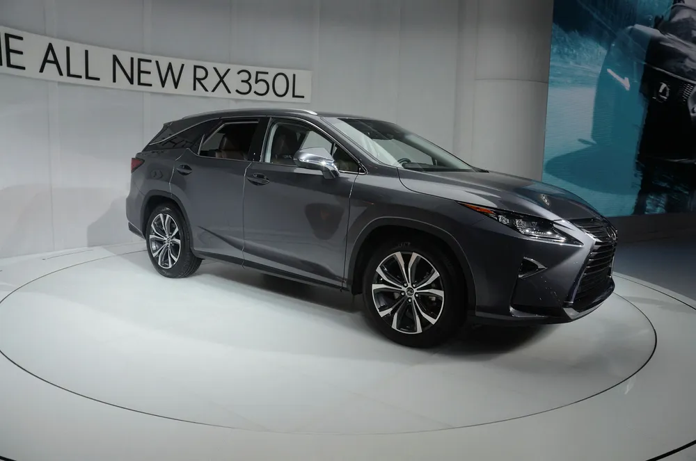 Nå kommer Lexus RX i lang utgave som gir plass til en ekstra seterad. Foto: Newspress