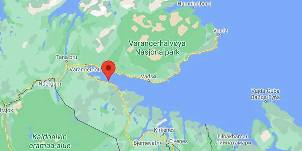 Fartøyet stakk ut Varangerfjorden etter å ha kommet seg av grunn.