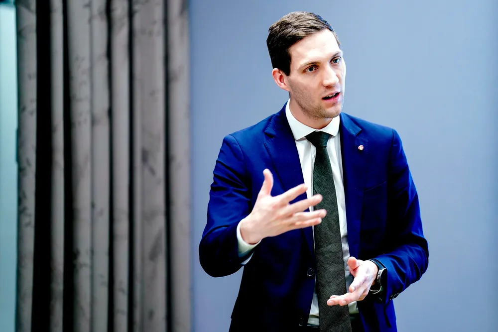 Klima- og miljøminister Andreas Bjelland Eriksen (Ap) mener at Norgespris er en påminner til bransjen om hva som skjer hvis de selv ikke er proaktiv.