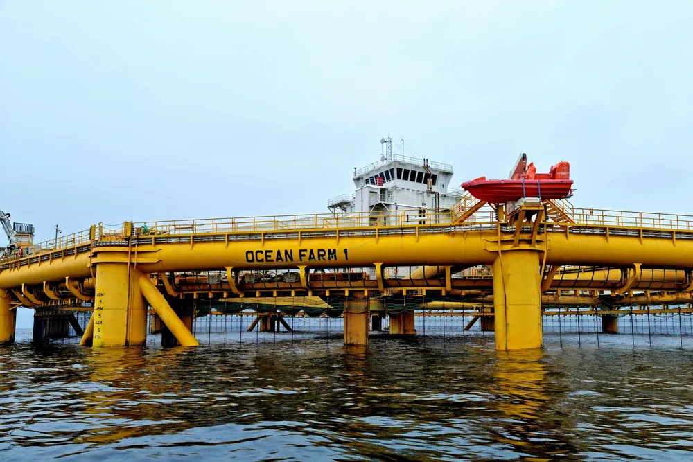 Salmar Aker Ocean var tidlig ute med å melde seg på i planene om havbruk til havs. Her illustrert ved merden deres Ocean Farm 1.