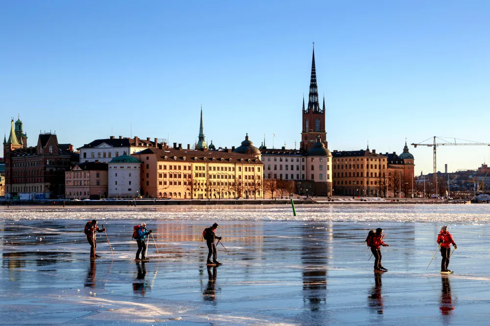 Statnett og Norge sitter utenfor når Sverige, Danmark og Finland og de tre andre nordiske systemoperatørene lanserer et felles kapasitetsmarked for MFRR. Det betyr at Norge ikke får utnyttet balansereserver fra Sverige, inkludert Stockholm (avbildet), og de to andre landene.