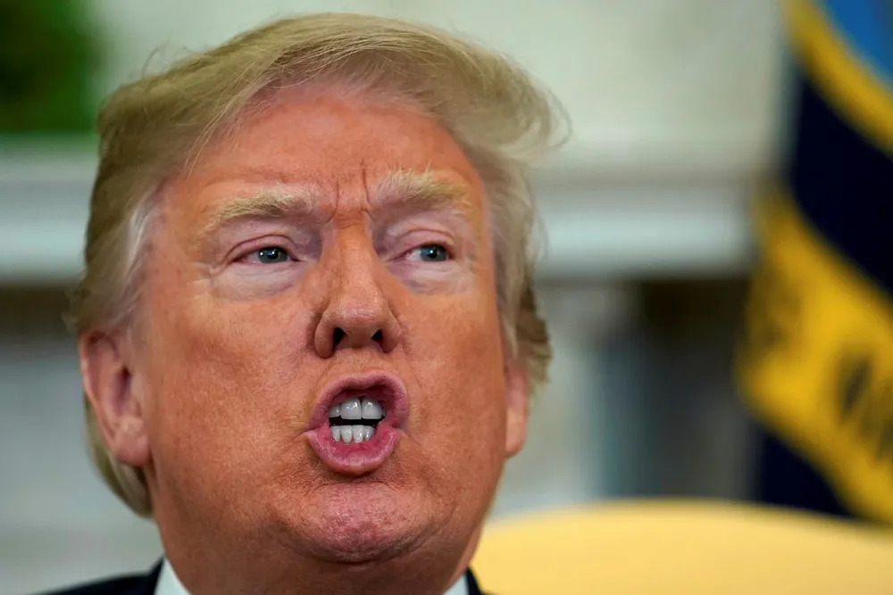 USAs president Donald Trump skjerper tonen og ber Russland være klar for amerikanske raketter mot Syria. Foto: Kevin Lamarque/Reuters/NTB Scanpix