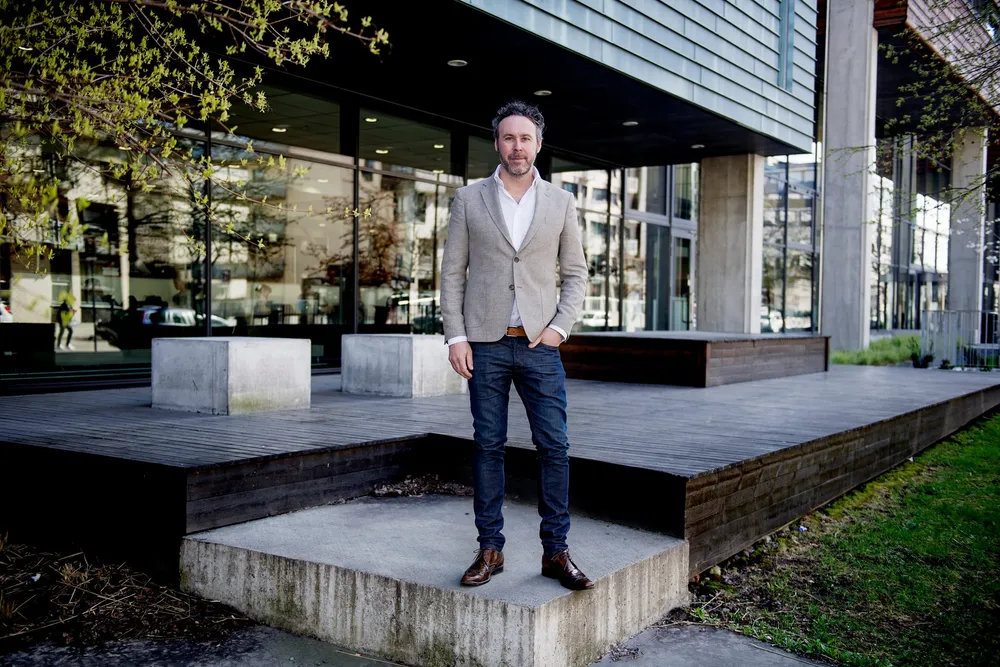 Richard Priestley er professor ved finans på BI, og han er kritisk til aktive aksjefond som forsøker å plukke vinneraksjer.