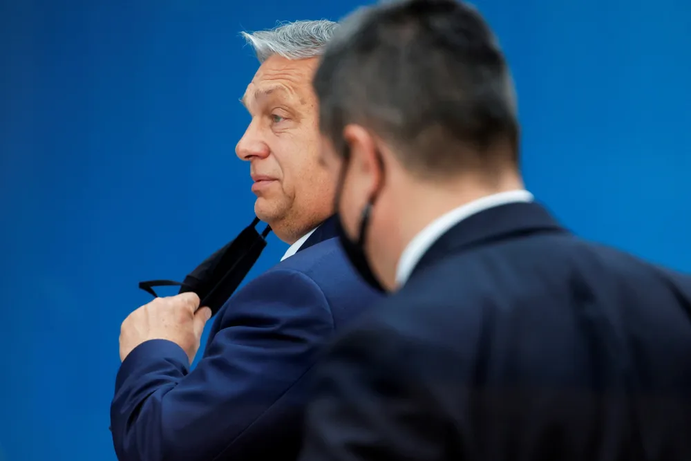 Statsminister Viktor Orbán har møtt kraftig kritikk for Ungarns vedtatte lov som gjør det ulovlig for skolene å undervise om homofili og transkjønnethet.