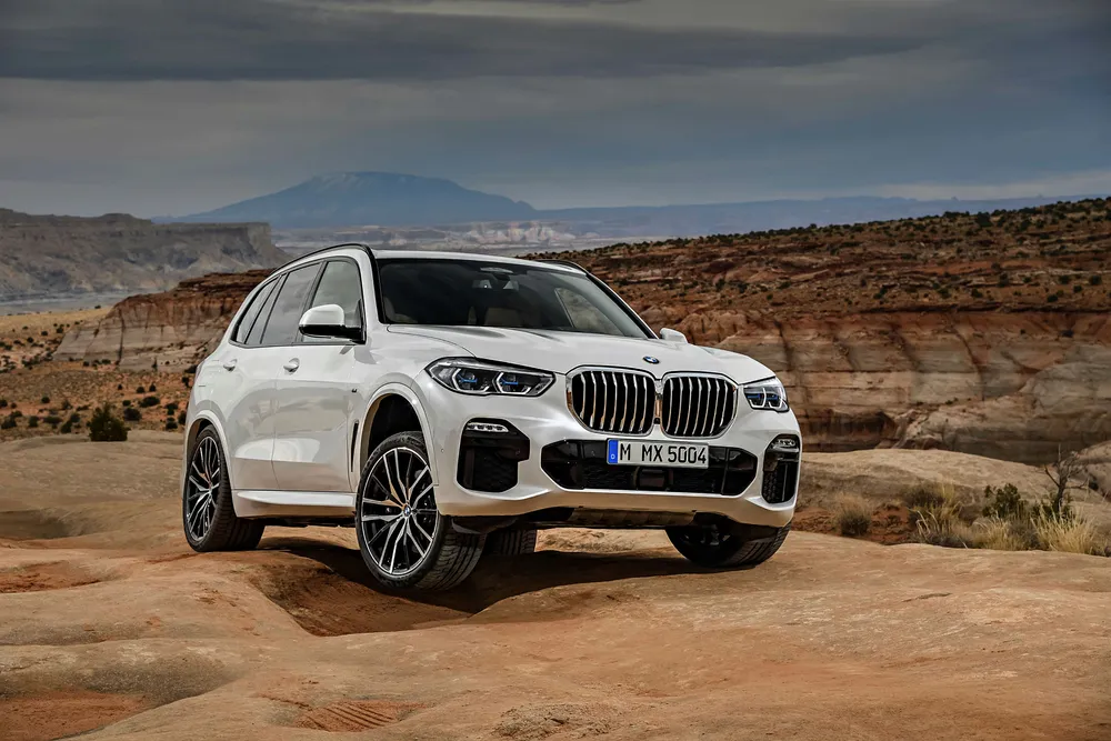 Hele BMW X5 har vokst, ikke bare grillen. Foto: BMW