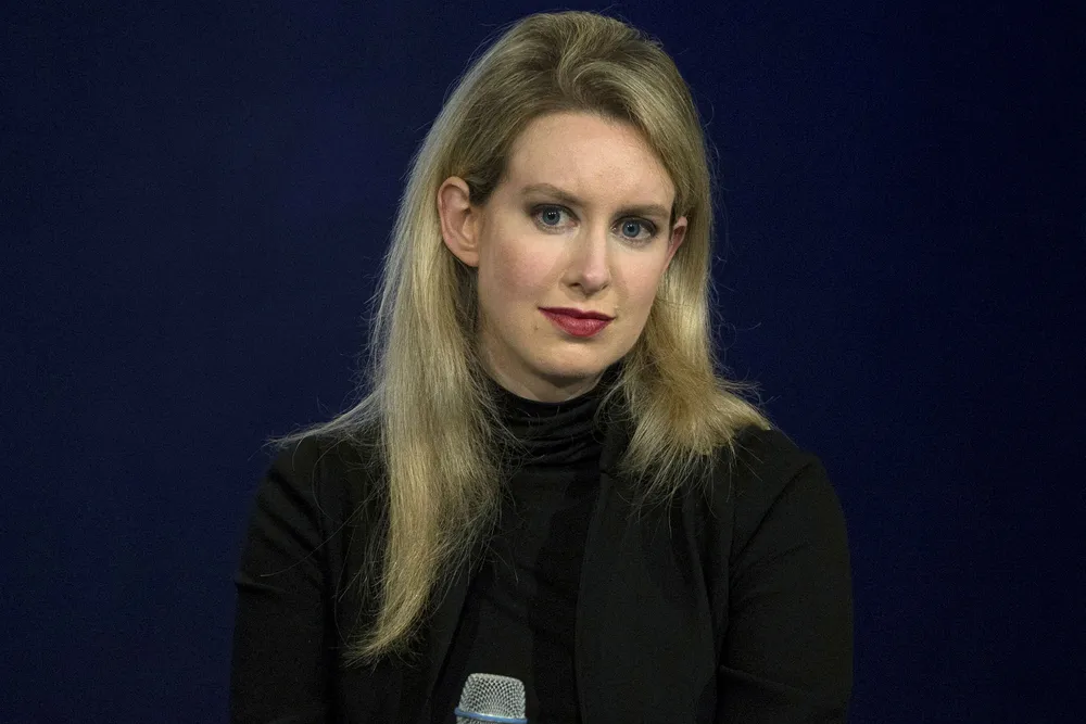Ikke mange har opplevd en opptur og nedtur lik den gründer Elizabeth Holmes har opplevd. Foto: Brendan McDermid/Reuters/NTB Scanpix