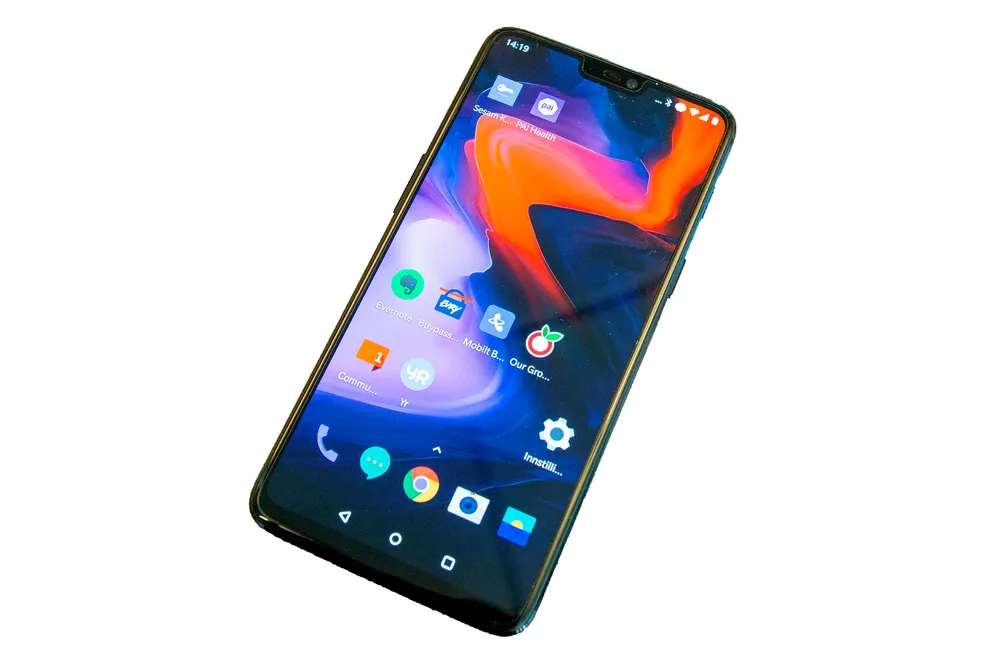 Oneplus 6 gir mye for pengene, men har noen feil som må rettes opp før den kan hevde seg med de «store gutta».