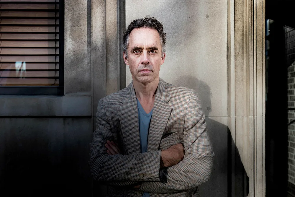 Denne uken var den katteaktige psykologen og profeten Jordan B. Peterson i Oslo for å forelese. I salen satt 90 prosent menn. Hva ser de i Peterson, og hvorfor har så mange andre så sterke meninger om ham?