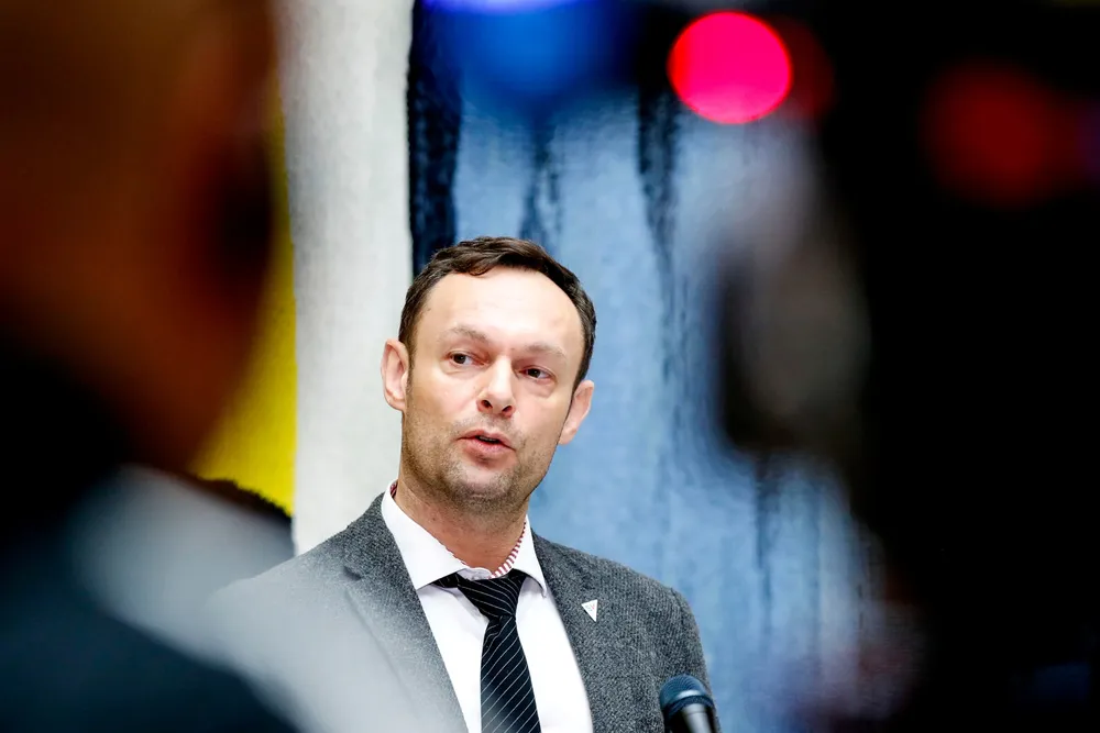 Torgeir Knag Fylkesnes (SV) vil at SV skal gå inn for lyntog mellom norske byer i sitt kommende program.
