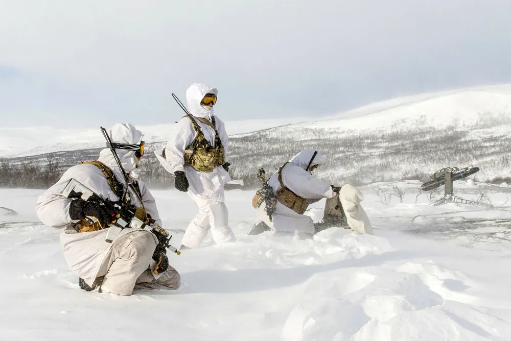 Avskrekking og beroligelse er begreper fra strategiens verktøykasse som har vært ubrukt siden den kalde krigen. Her fra øvelse i Finnmark, «Joint Viking 2017». Foto: Jonny Karlsen / Forsvaret