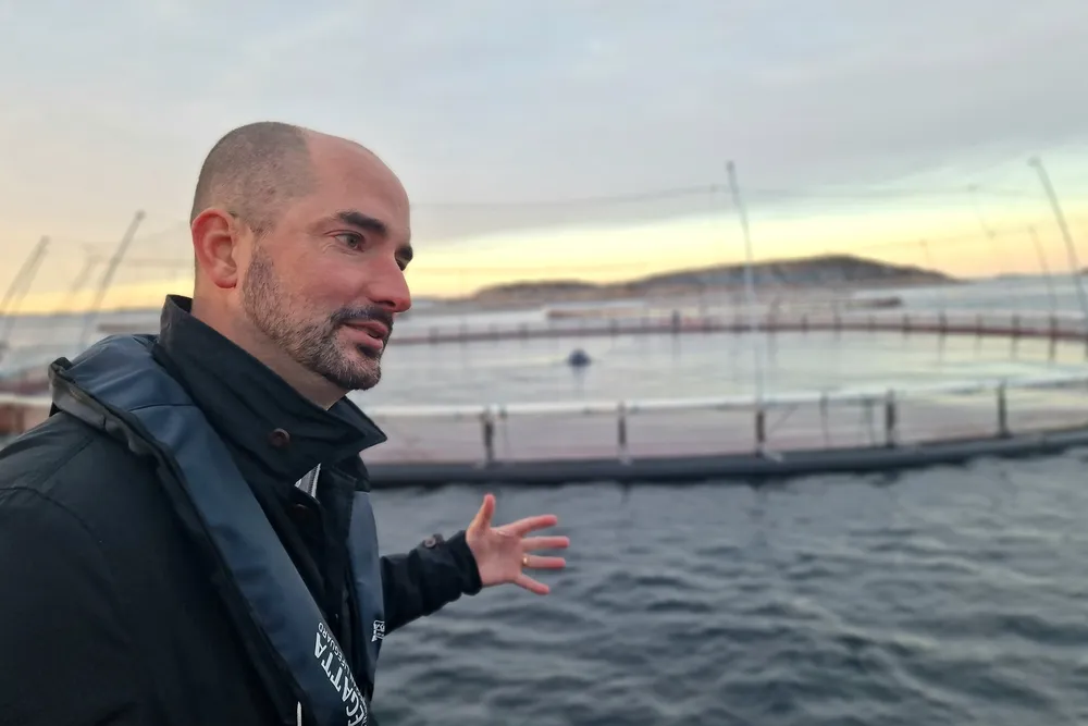Administrerende direktør Christian Riber i Norcod avbildet ved lokaliteten Jamnungen på Frøya.
