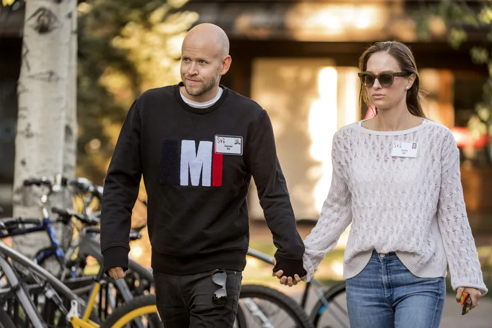 Spotify-gründer Daniel Ek og konen Sofia Ek fikk tre milliarder kroner mer å rutte med etter fjorårets aksjesalg.