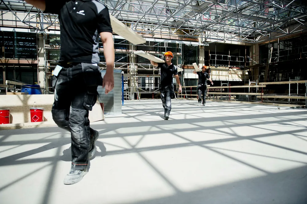 «SSB tror at arbeidskraft med fag- og yrkesopplæring blir relativt dyrere over tid – altså får de med yrkesfag bedre lønnsvilkår. Men er det gitt at det vil finnes et marked av noen størrelse for dem et par tiår frem i tid?» spør innleggsforfatterne. Foto: Thomas Haugersveen