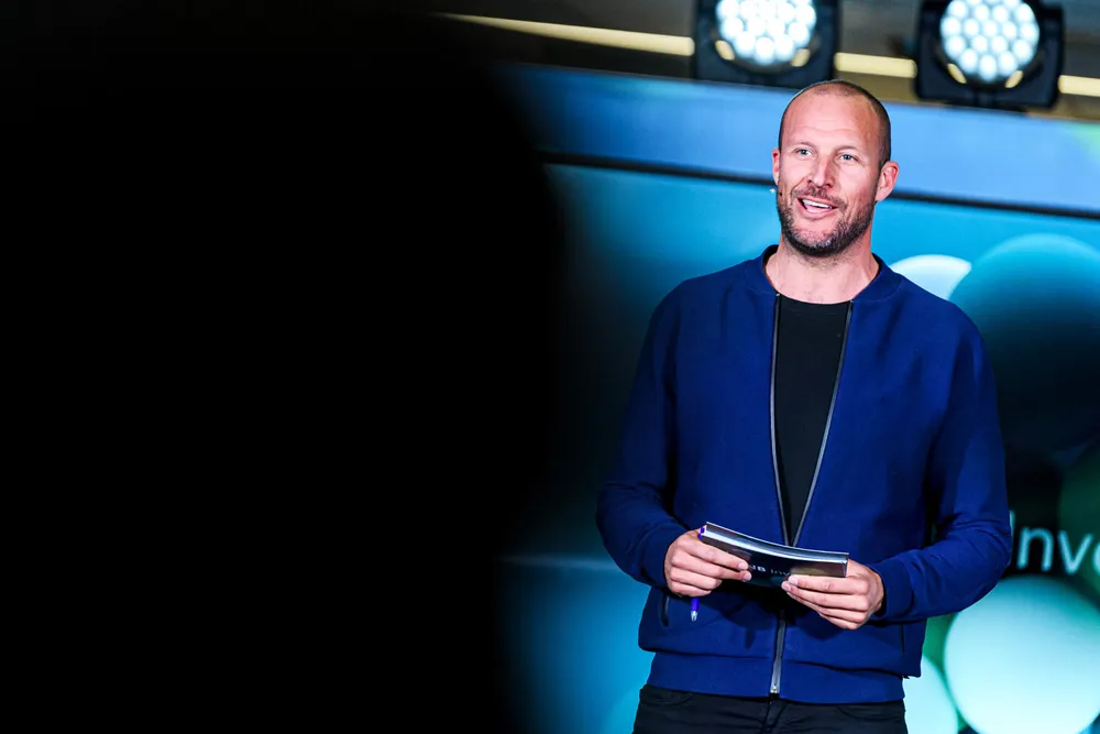 Den tidligere alpinstjernen Aksel Lund Svindal har måttet se sine børsverdier stupe det siste drøye halve året. Her er han avbildet på DNB Invest, seminaret der han var konferansier tidligere denne uken.