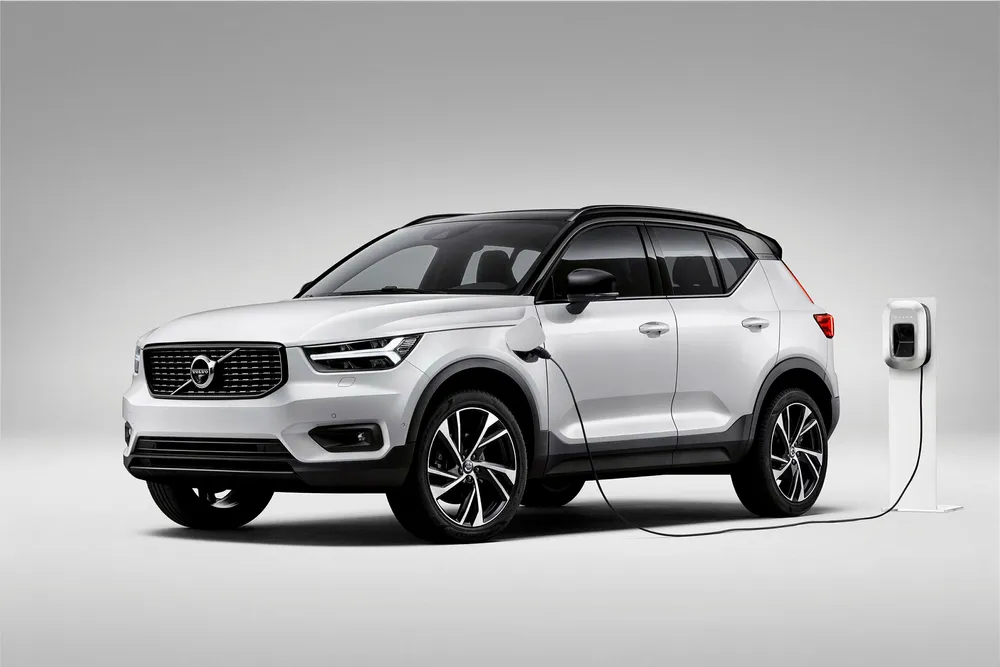 Neste år kommer Volvo XC40 som merkets første elbil. Her er det ladbare hybrid-varianten av den kompakte suven.