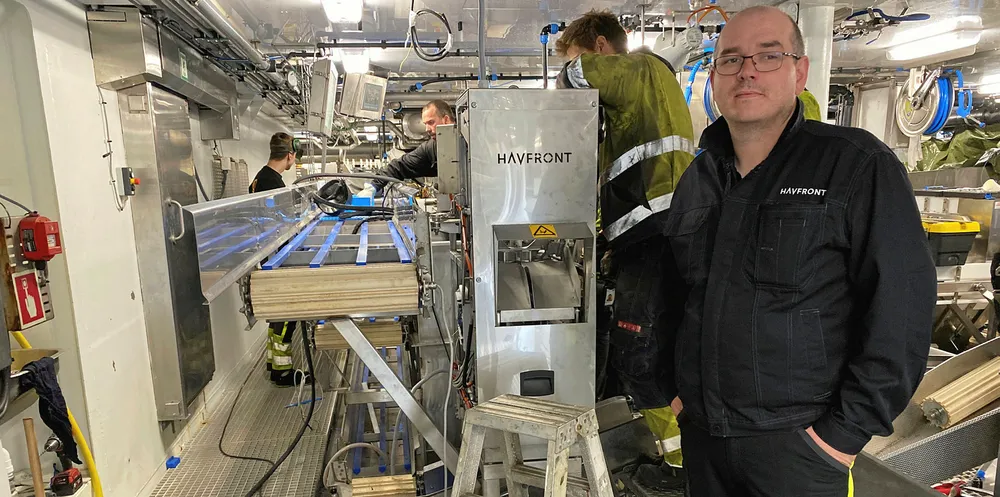Daglig leder i Havfront, Marius Strømmen, var i går i Tromsø for å installere Nergård sin andre Loppa100, om bord på «Senja». Nå står den første landinstallasjonen for døren.
